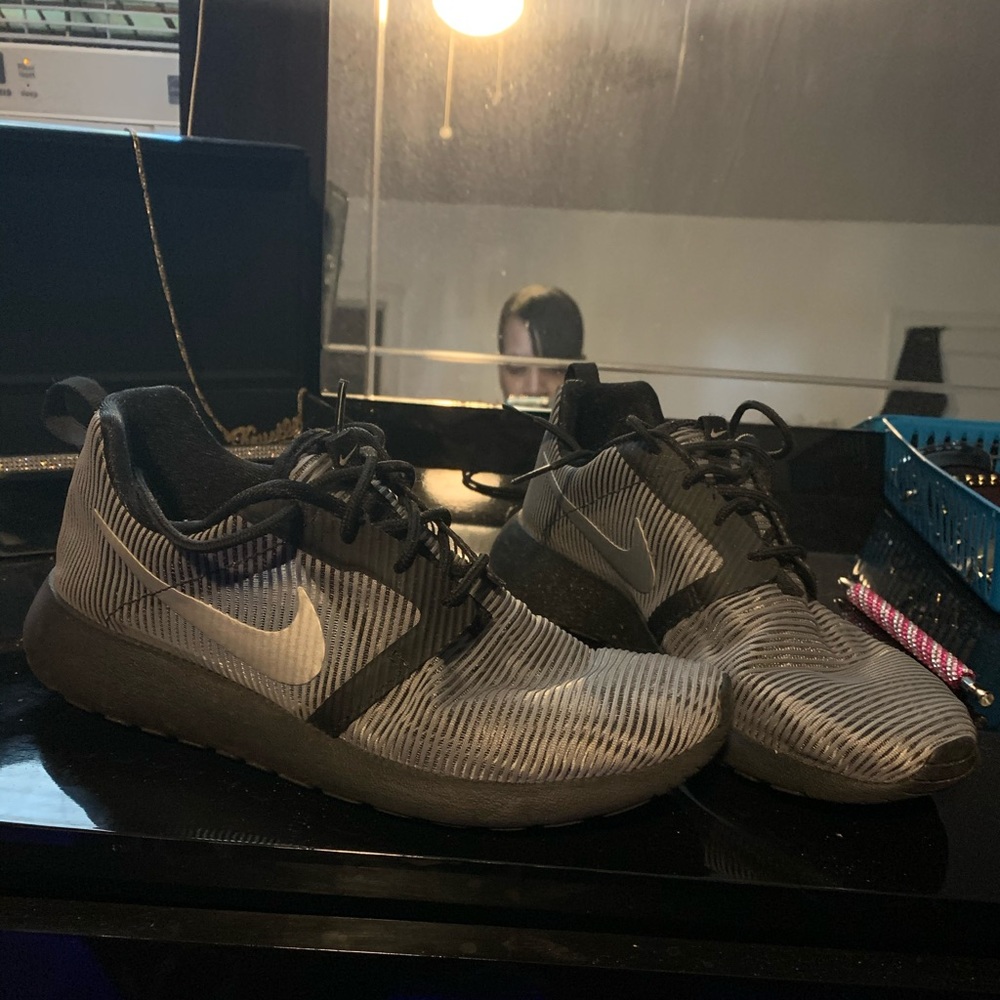 Nike Roches (boys 6.5, fits women 8.5)